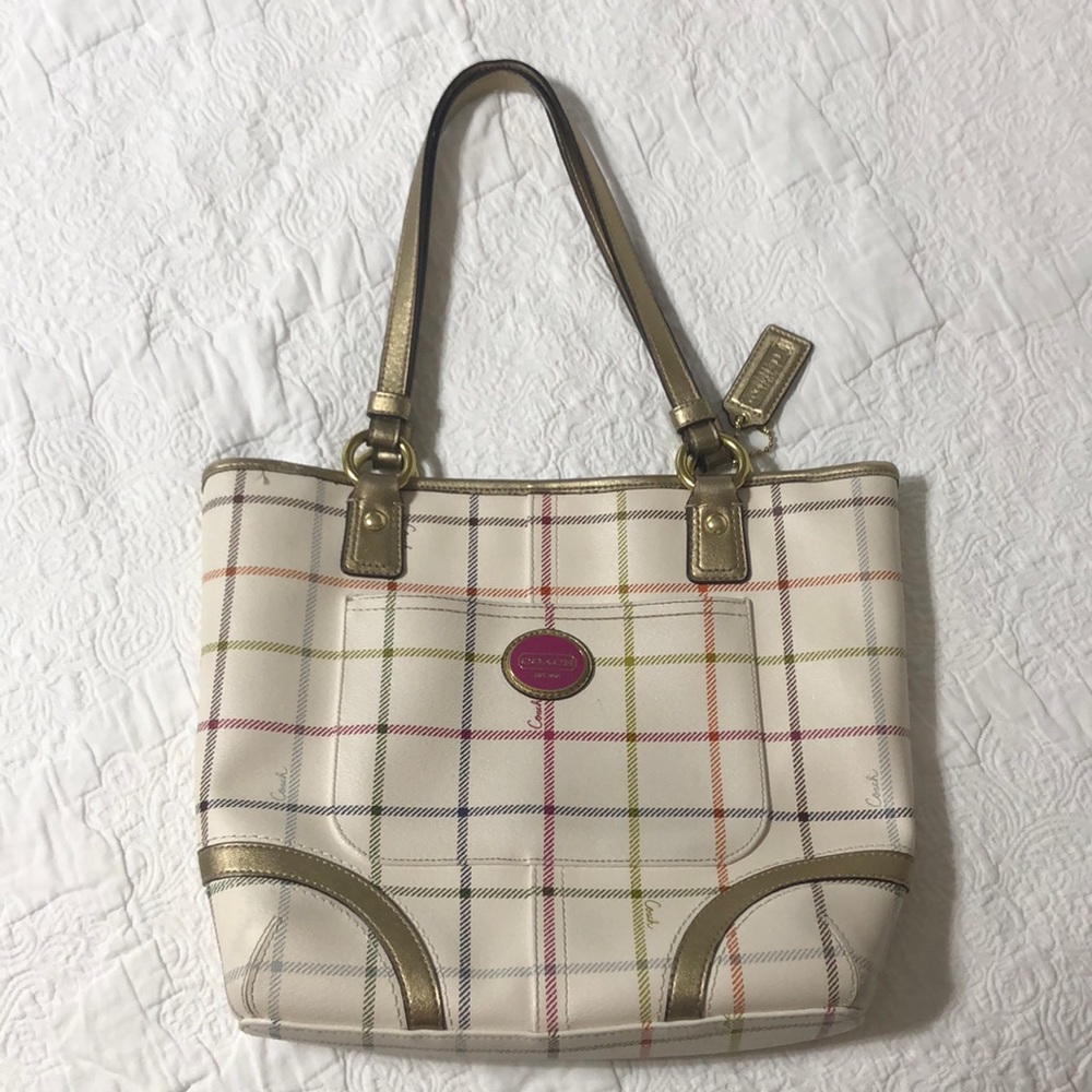 Coach purse, good condition !